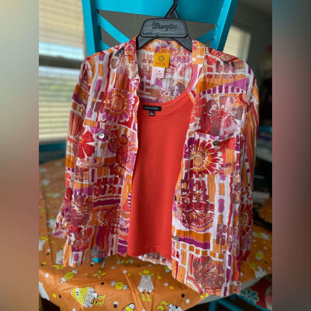 Ruby Rd. Women’s colorful floral top with under tank. 2 piece set.